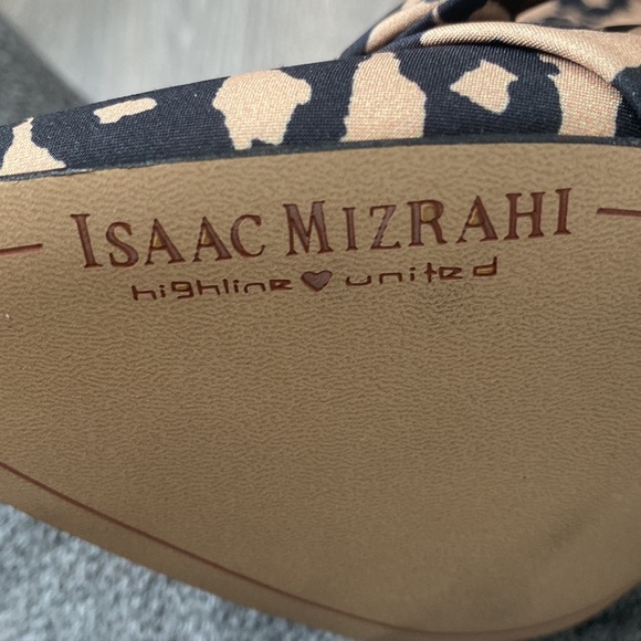 🤎🧡How Cute! Brand New Isaac Mizrahi Leopard Booties with Bow size 6 1/2💕💕💕 - Picture 5 of 5